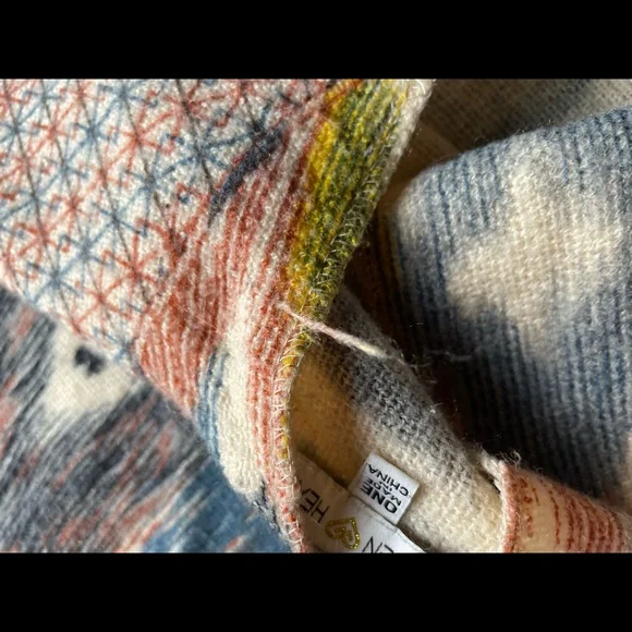 Woven Heart Shawl/Poncho One Size Normal Wear - Picture 9 of 9